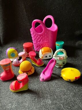 Shopkins Season 3 & 4 Hat, Shoe, Accessories Collection with Large Pink Basket